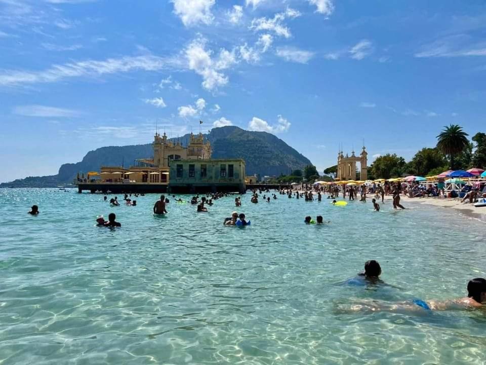 Mondello Felix - Appartamenti In Villa A 600M Dal Mare מראה חיצוני תמונה