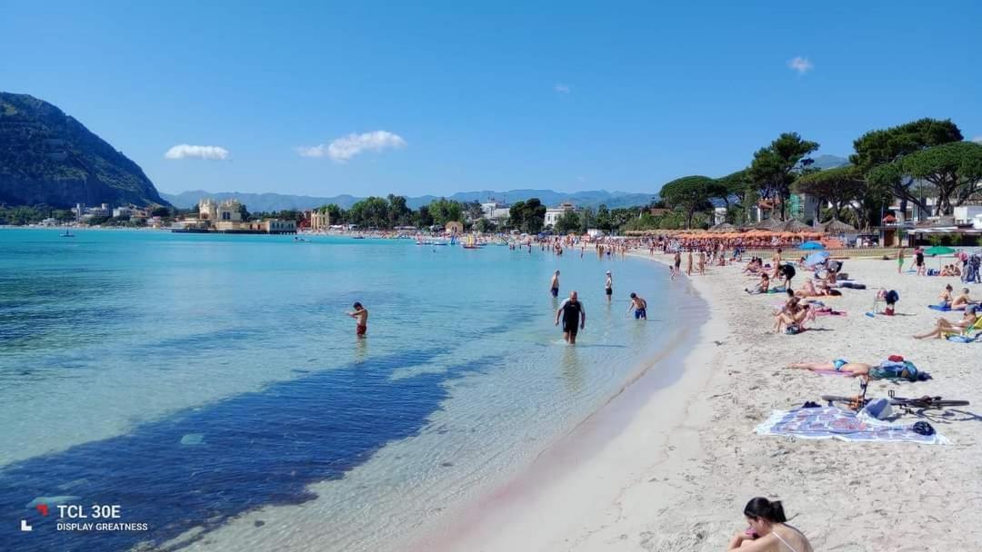 Mondello Felix - Appartamenti In Villa A 600M Dal Mare מראה חיצוני תמונה