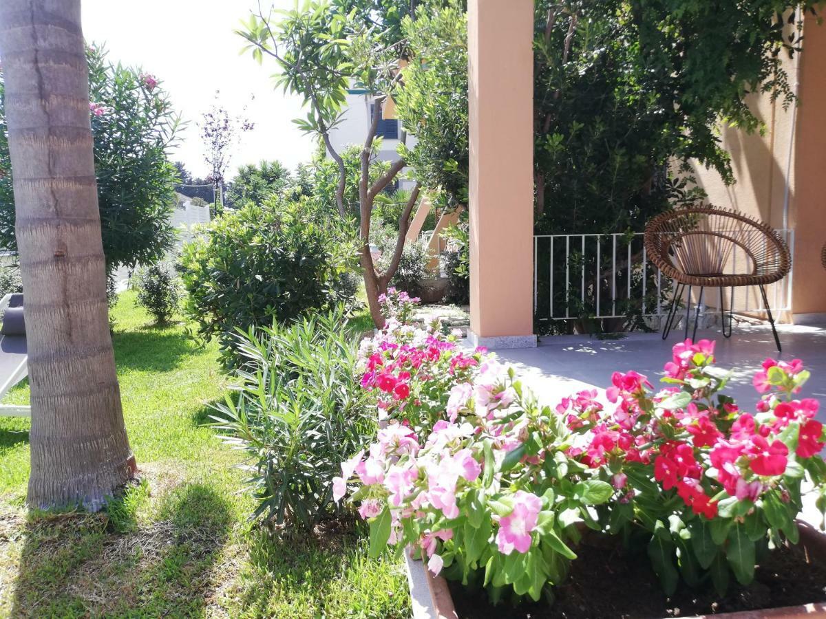 Mondello Felix - Appartamenti In Villa A 600M Dal Mare מראה חיצוני תמונה
